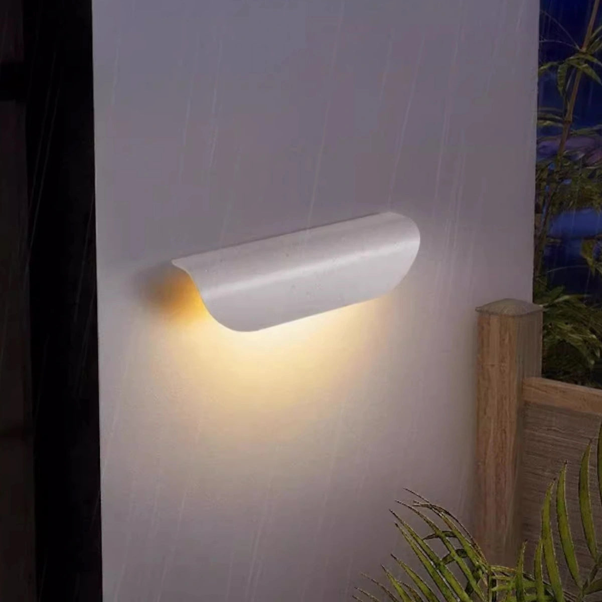 Antizer Curled Leaf Outdoor Wall Light