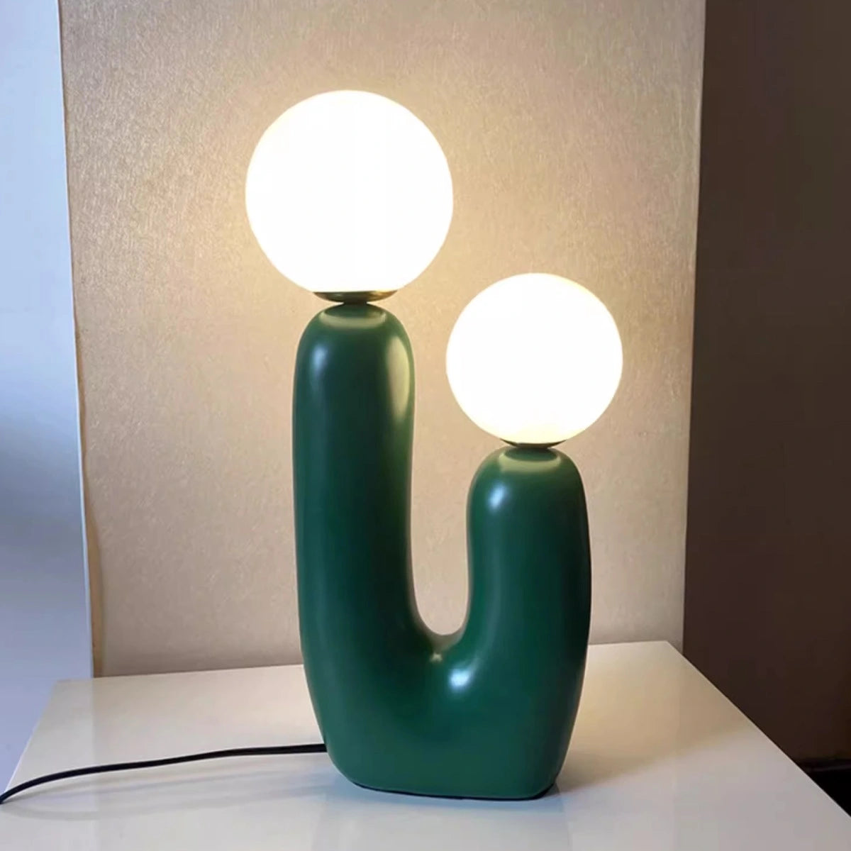 Antizer Oo Rough Resin Table Lamp