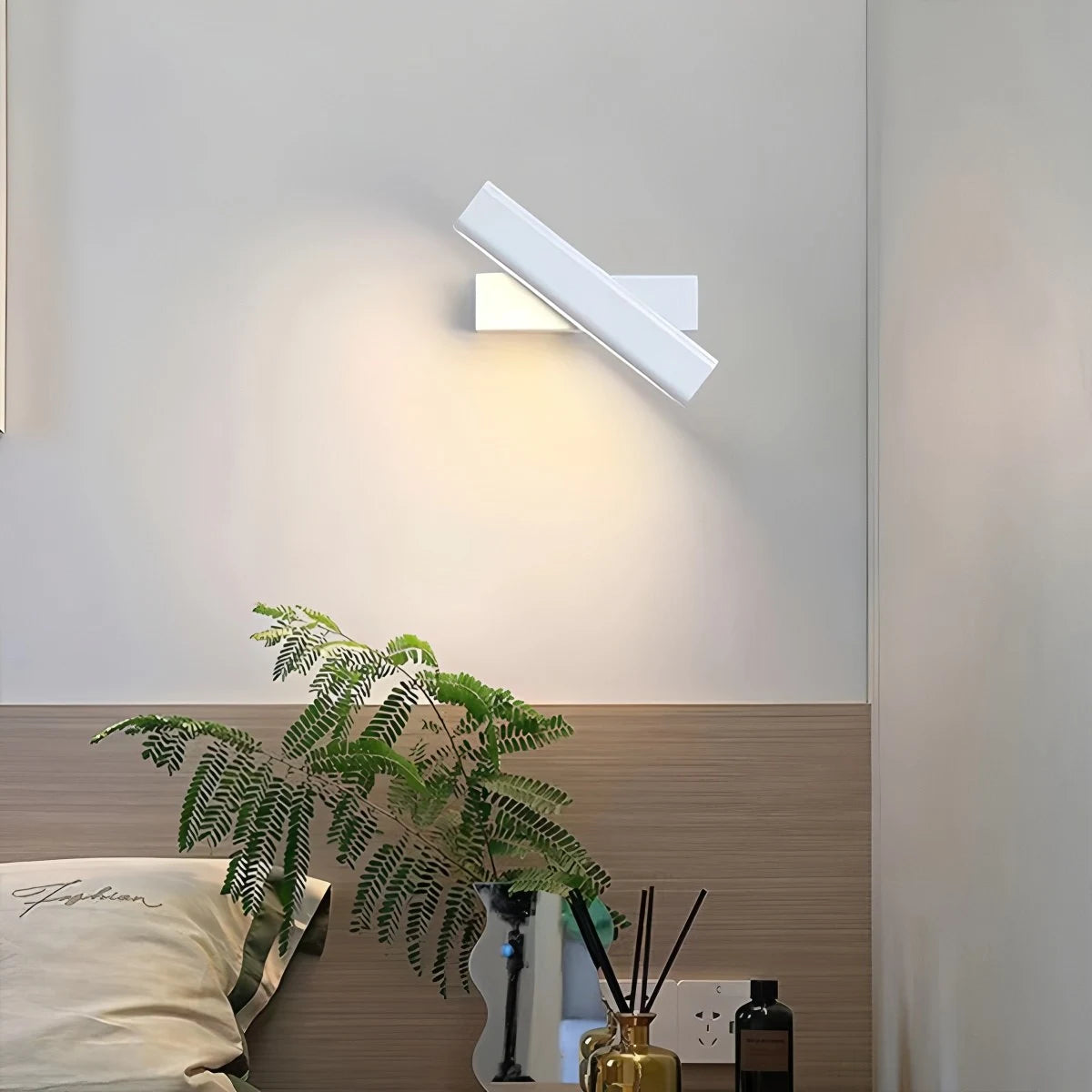 Antizer Adjustable Bar Wall Sconce for Bedroom
