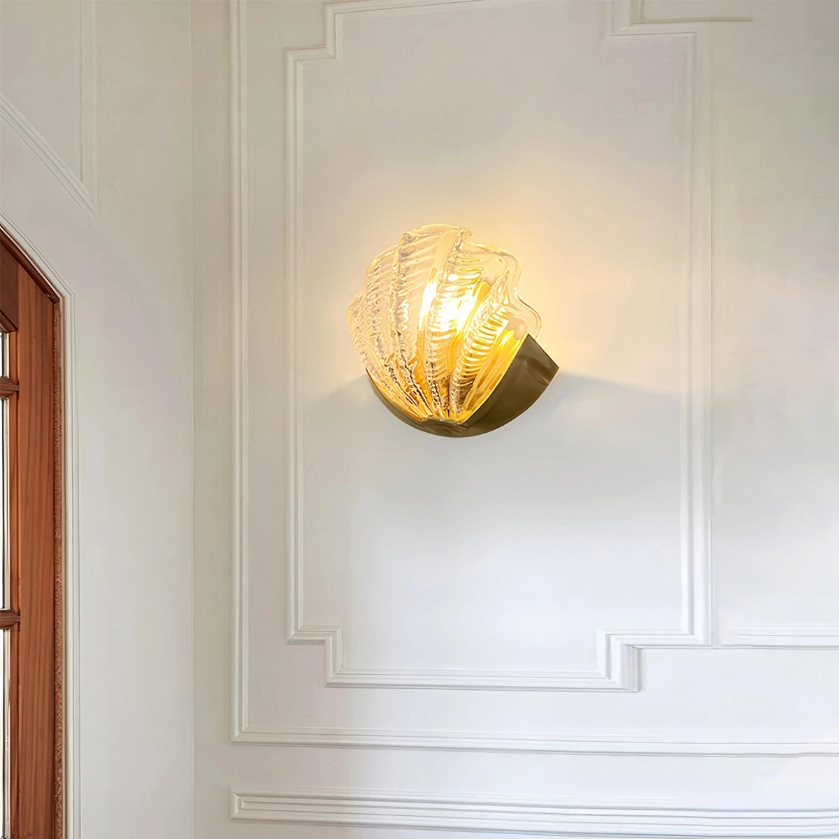Antizer Light Luxury Brass Shell Glass Wall Lamp