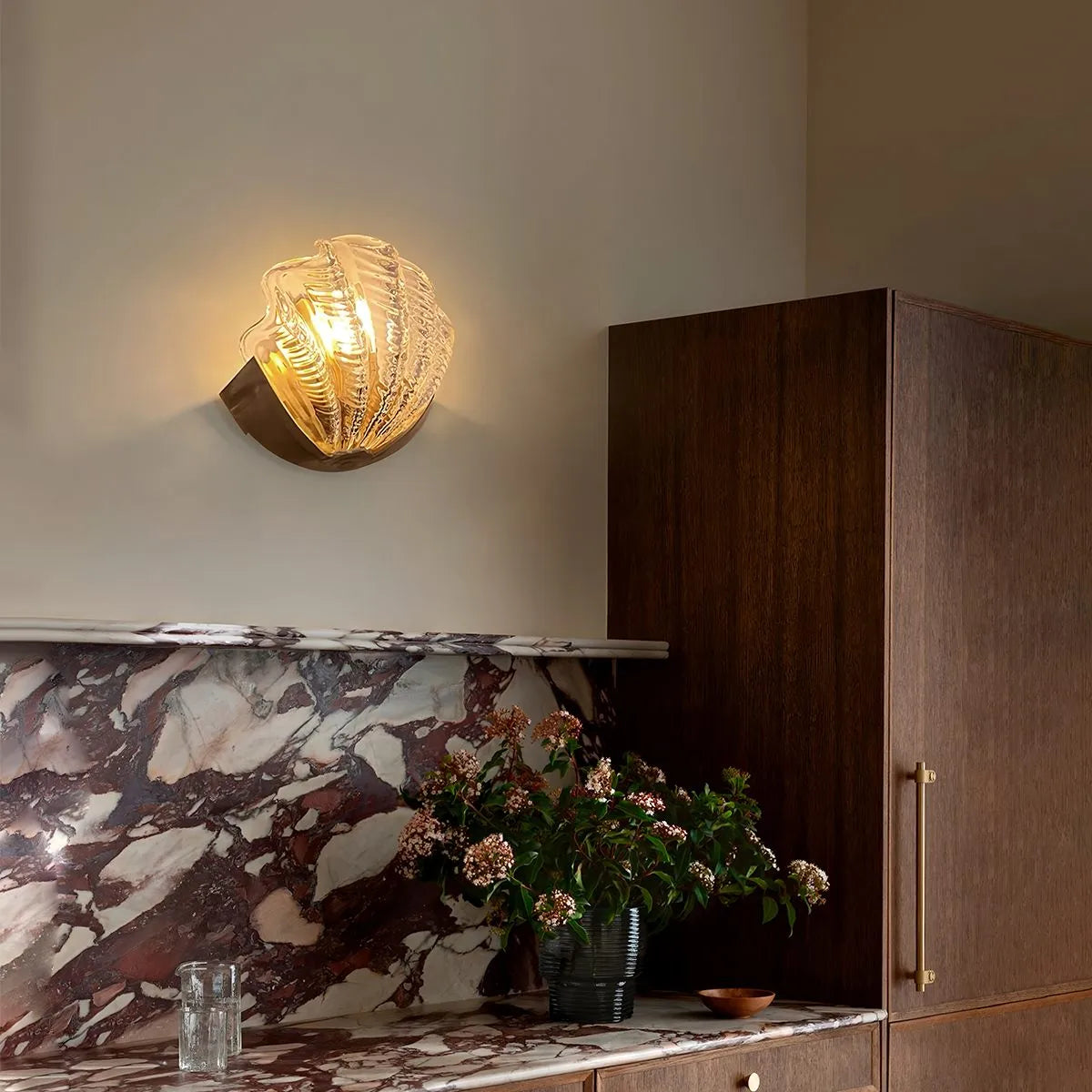 Antizer Light Luxury Brass Shell Glass Wall Lamp