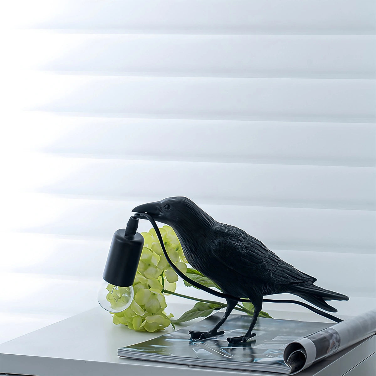 Antizer Raven Resin Table Lamp