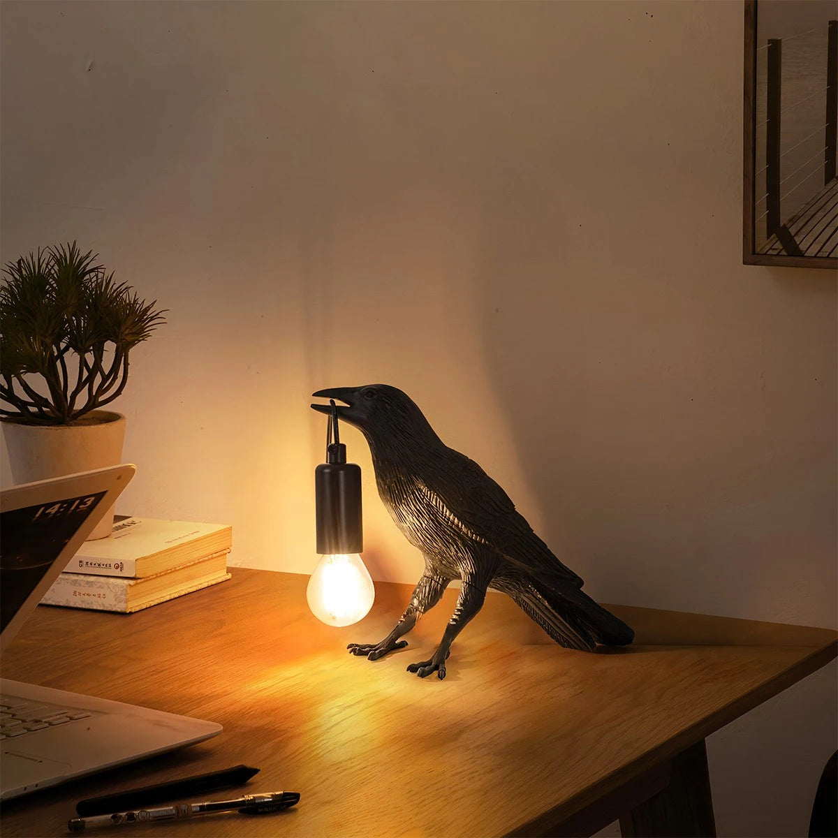 Antizer Raven Resin Table Lamp