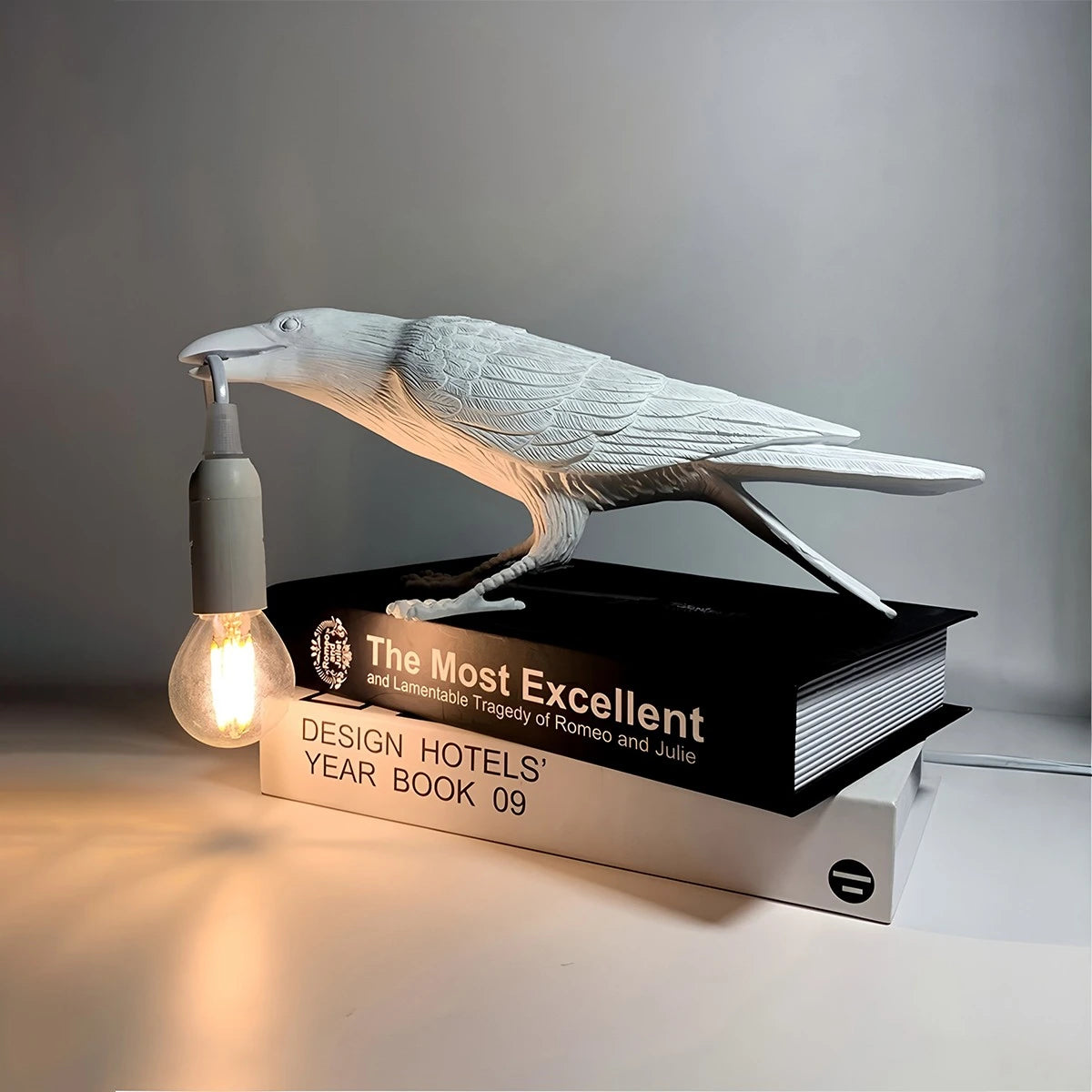 Antizer Raven Resin Table Lamp