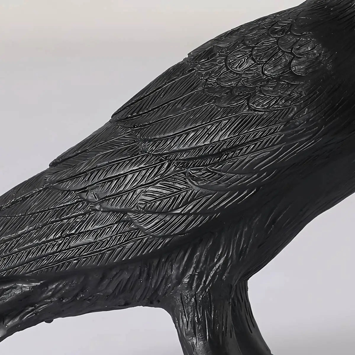 Antizer Raven Resin Table Lamp