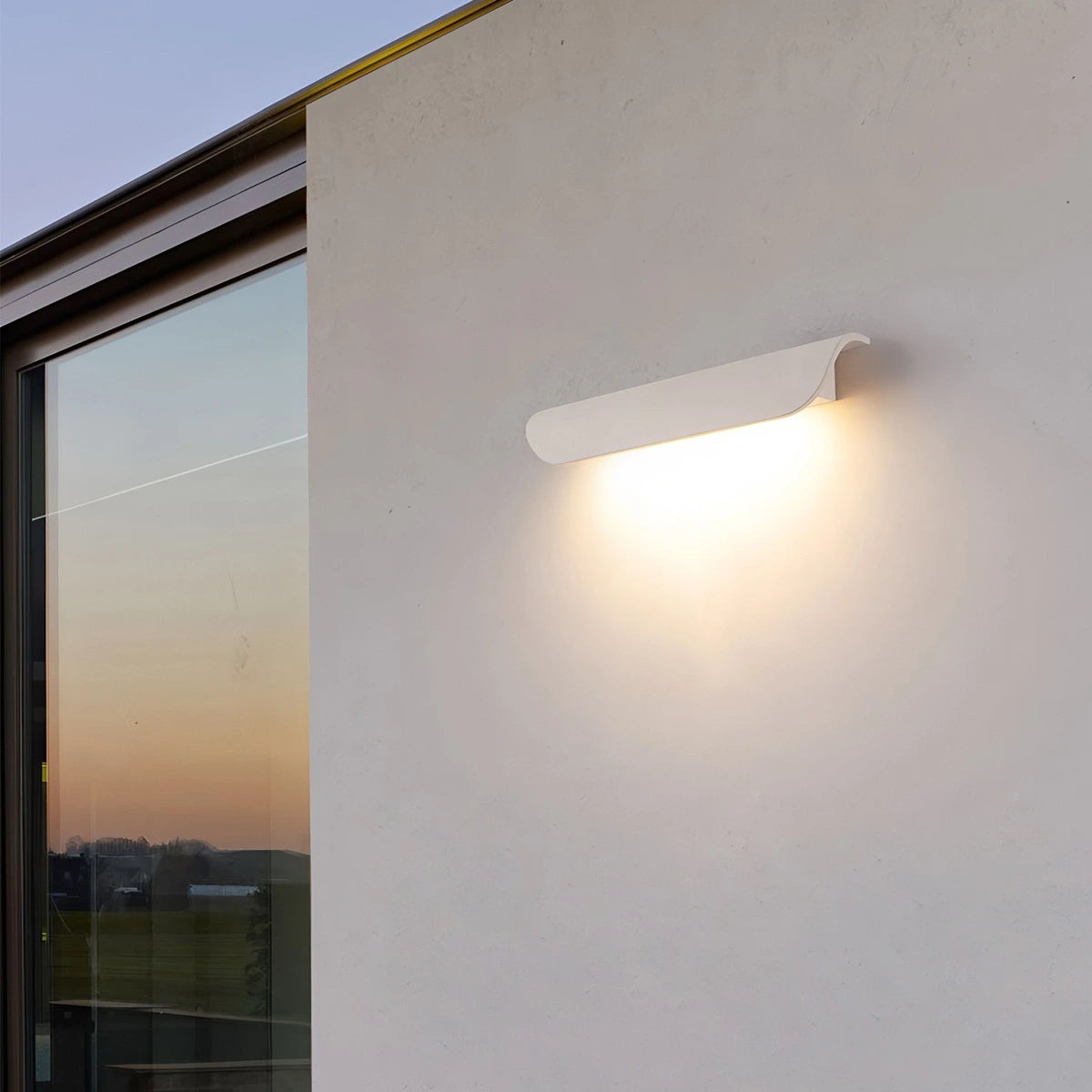 Antizer Curled Leaf Outdoor Wall Light