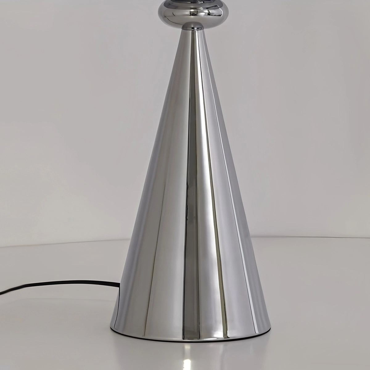 Antizer Lava Cone Fat Table Lamp