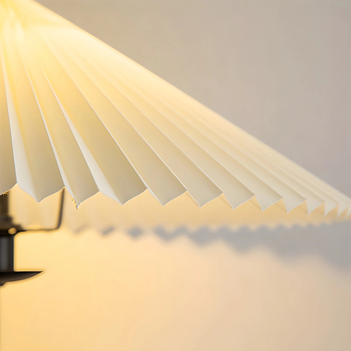 Antizer Pleated Squiggle Floor & Table Lamp