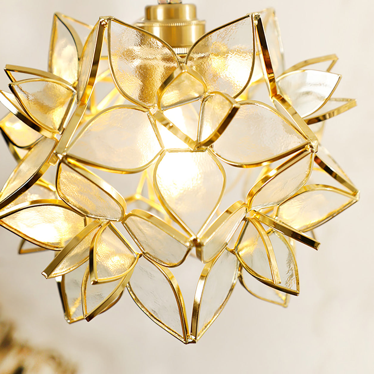 Elegant Capiz Shell Flower Pendant Lamp, Brass Finish, Dimmable, Modern Lighting