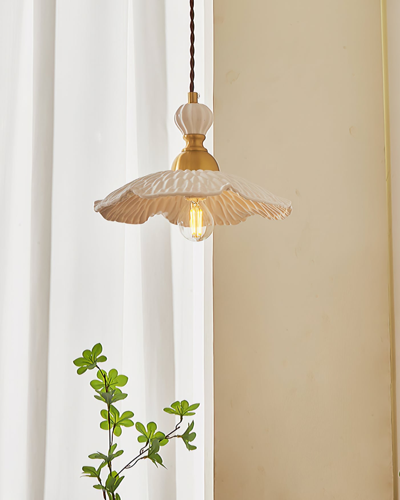 Elegant Nordic White Ceramic Pendant Lamp with Brass Accents for Modern Interiors