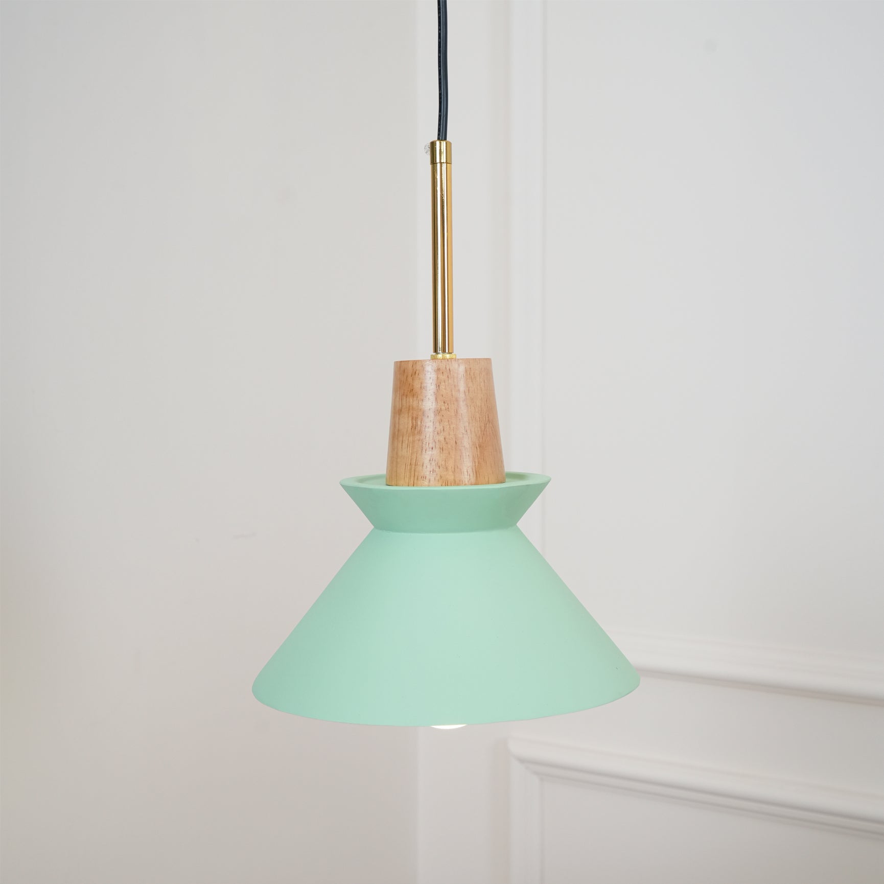 Modern Scandinavian Resin Wood Pendant Lamp, Nordic Style Ceiling Light Fixture