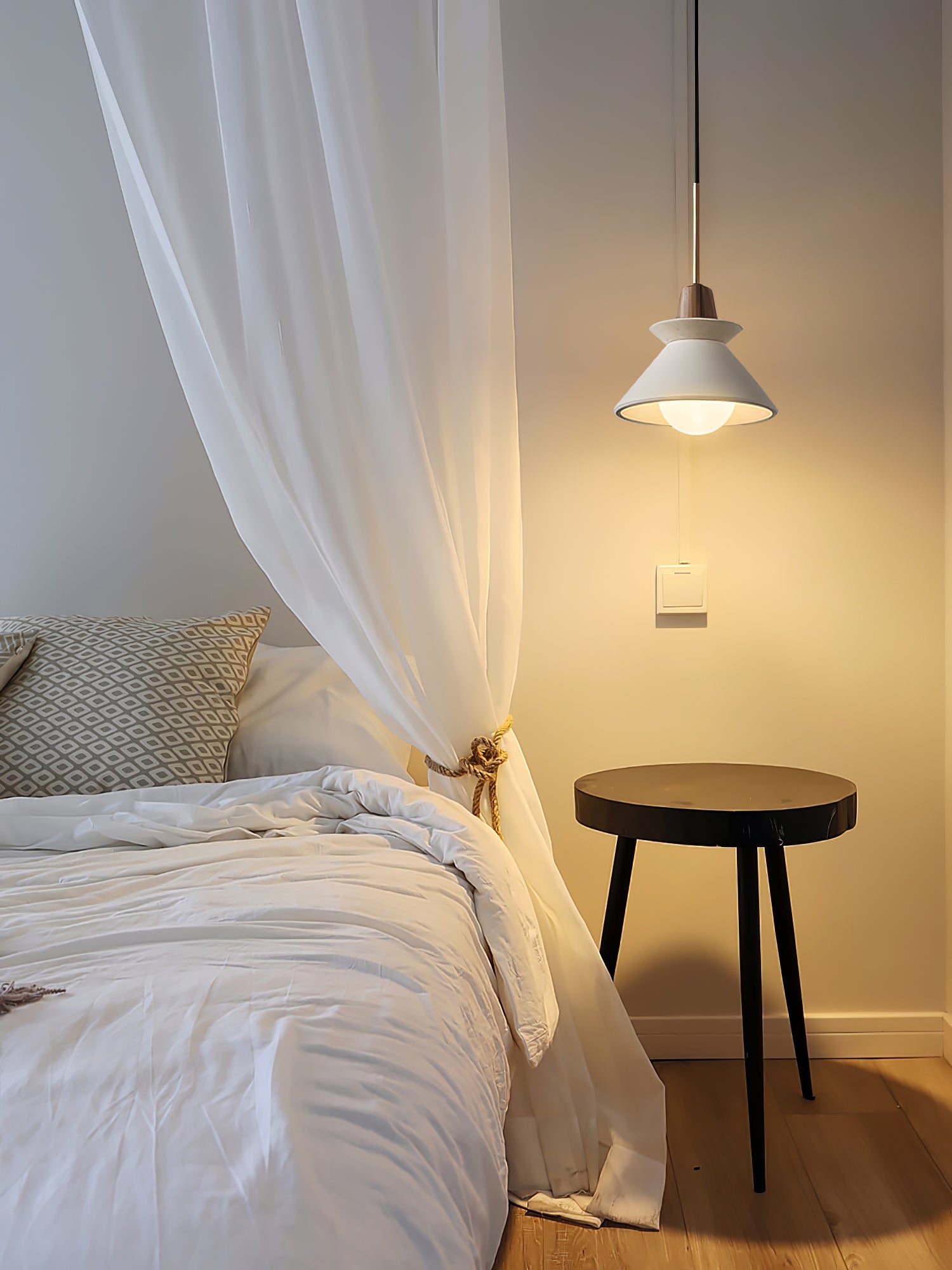 Modern Scandinavian Resin Wood Pendant Lamp, Nordic Style Ceiling Light Fixture