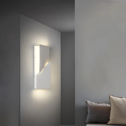 Antizer Shadows Grand Sconce Lamp